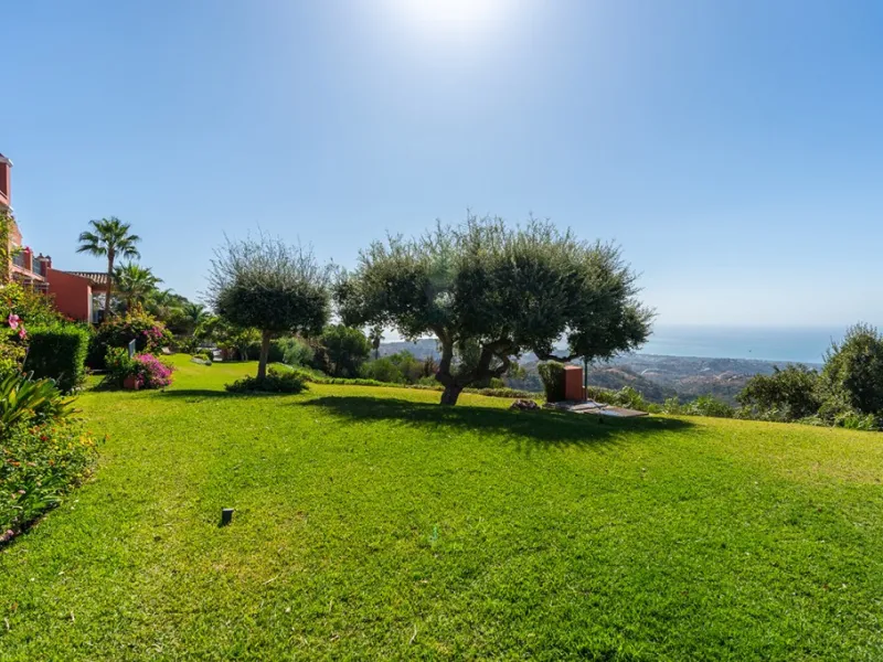 Apartment - Middle Floor Apartment в продаже в Marbella, Málaga. В доме 2 спален и 2 ванных комнат. Площадь дома 135 м²