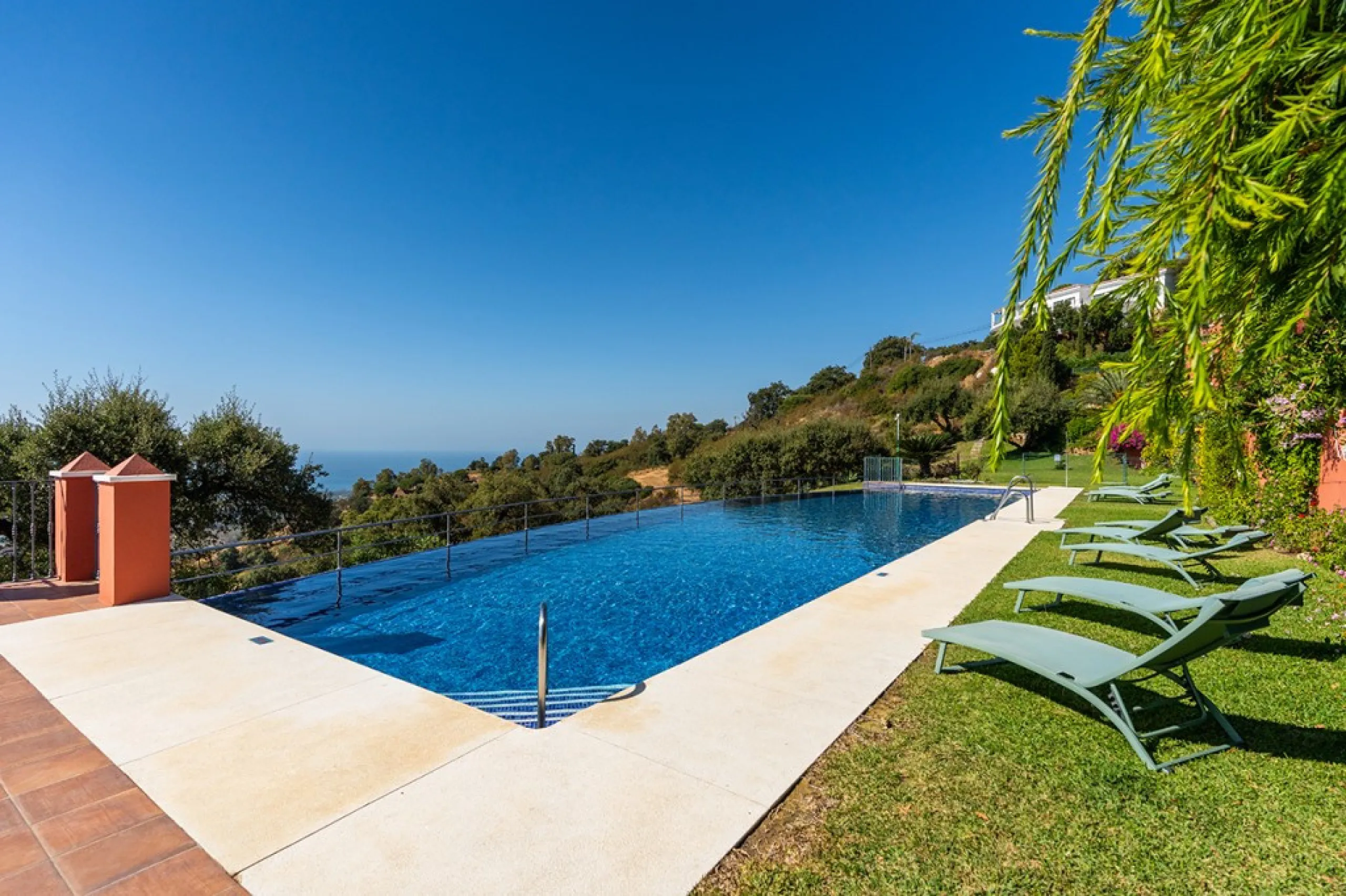 Apartment - Middle Floor Apartment в продаже в Marbella, Málaga. В доме 2 спален и 2 ванных комнат. Площадь дома 135 м²