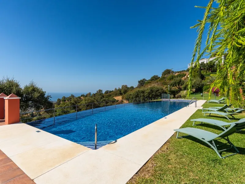 Apartment - Middle Floor Apartment в продаже в Marbella, Málaga. В доме 2 спален и 2 ванных комнат. Площадь дома 135 м²