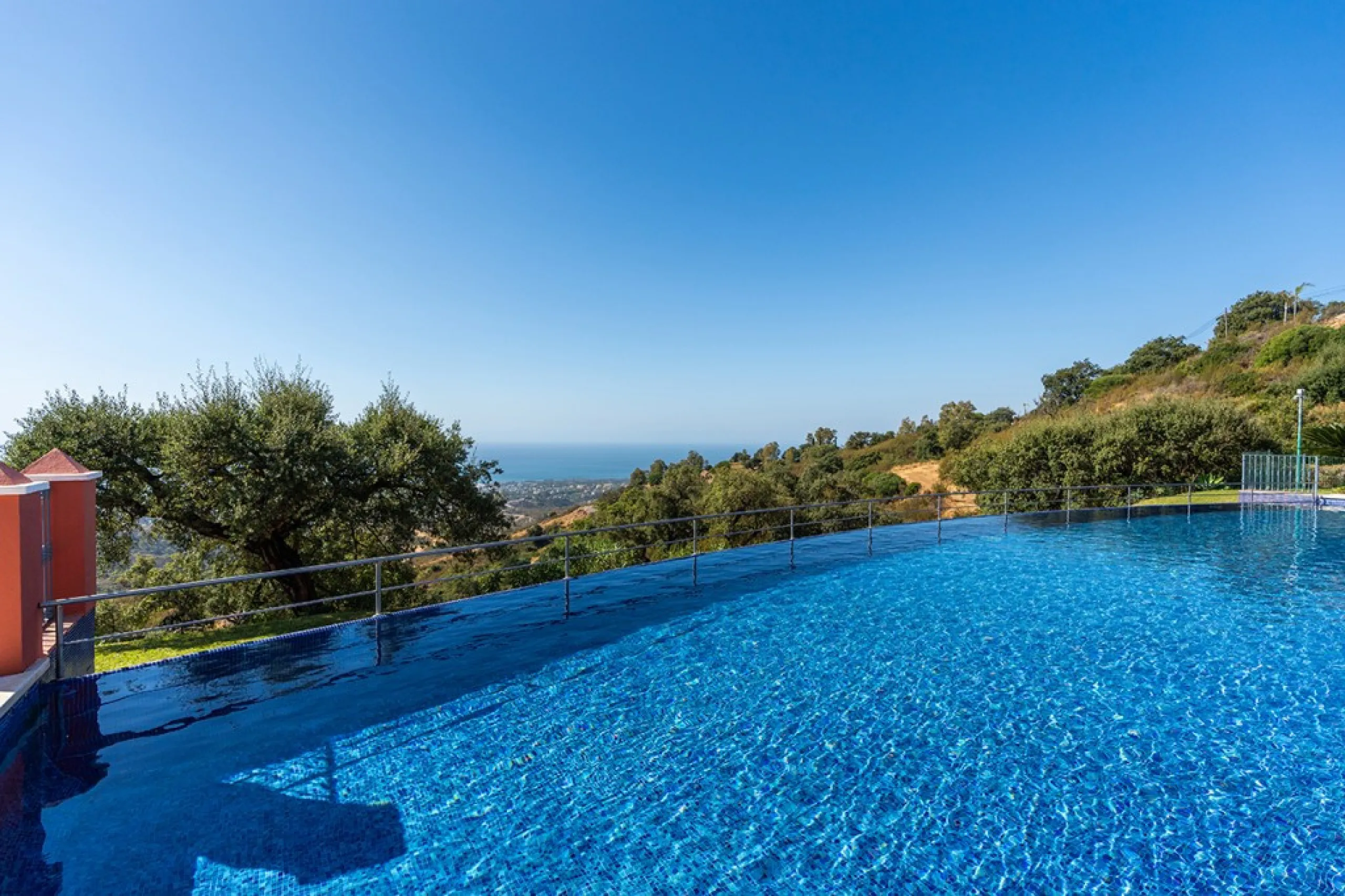 Apartment - Middle Floor Apartment в продаже в Marbella, Málaga. В доме 2 спален и 2 ванных комнат. Площадь дома 135 м²
