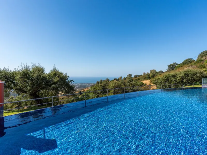 Apartment - Middle Floor Apartment в продаже в Marbella, Málaga. В доме 2 спален и 2 ванных комнат. Площадь дома 135 м²