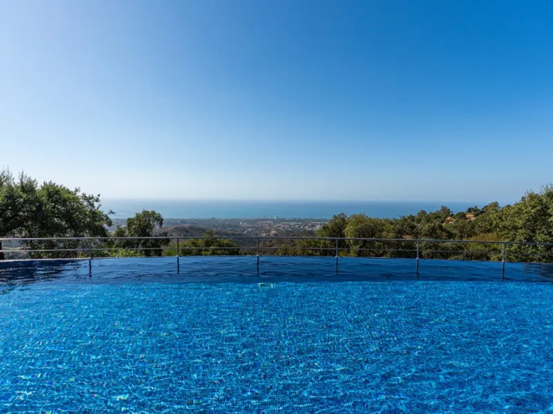Apartment - Middle Floor Apartment в продаже в Marbella, Málaga. В доме 2 спален и 2 ванных комнат. Площадь дома 135 м²
