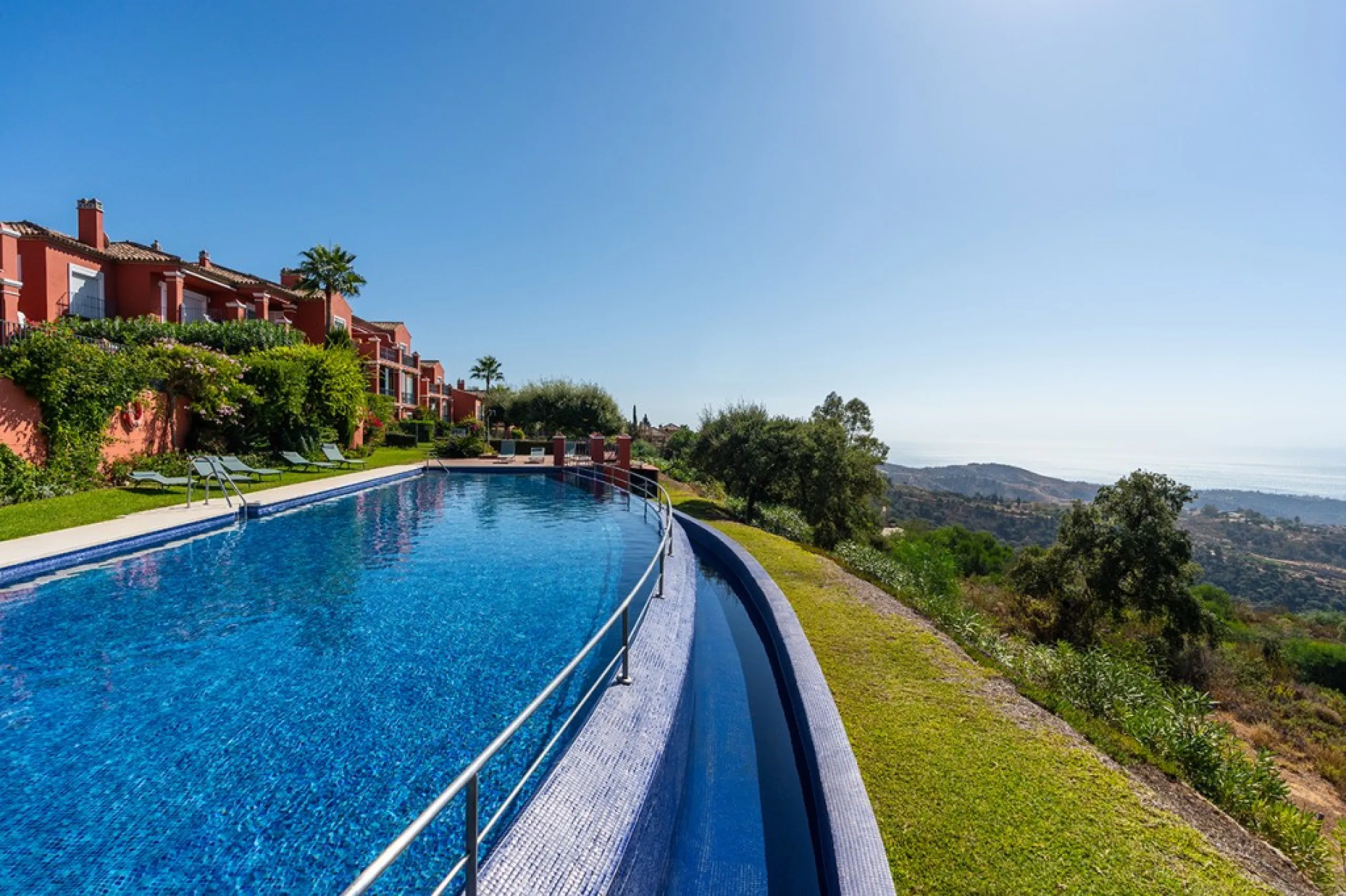 Apartment - Middle Floor Apartment в продаже в Marbella, Málaga. В доме 2 спален и 2 ванных комнат. Площадь дома 135 м²