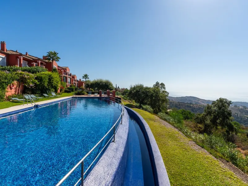Apartment - Middle Floor Apartment в продаже в Marbella, Málaga. В доме 2 спален и 2 ванных комнат. Площадь дома 135 м²