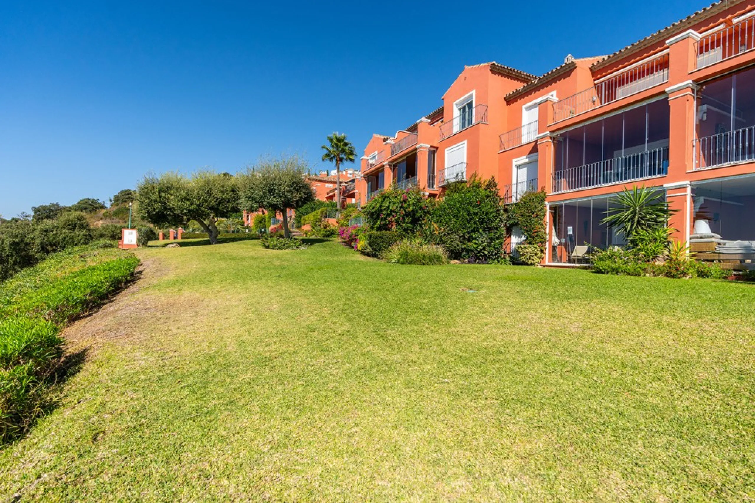 Apartment - Middle Floor Apartment в продаже в Marbella, Málaga. В доме 2 спален и 2 ванных комнат. Площадь дома 135 м²