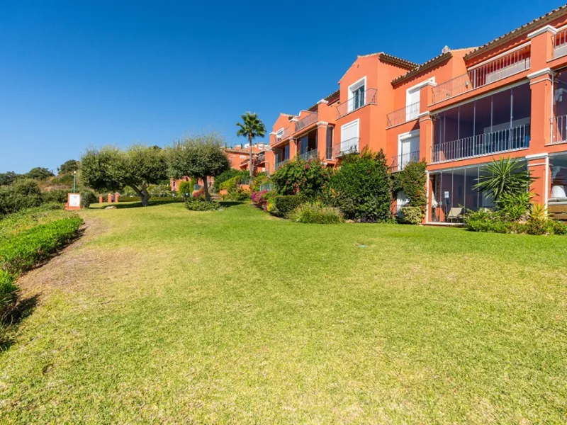 Apartment - Middle Floor Apartment в продаже в Marbella, Málaga. В доме 2 спален и 2 ванных комнат. Площадь дома 135 м²