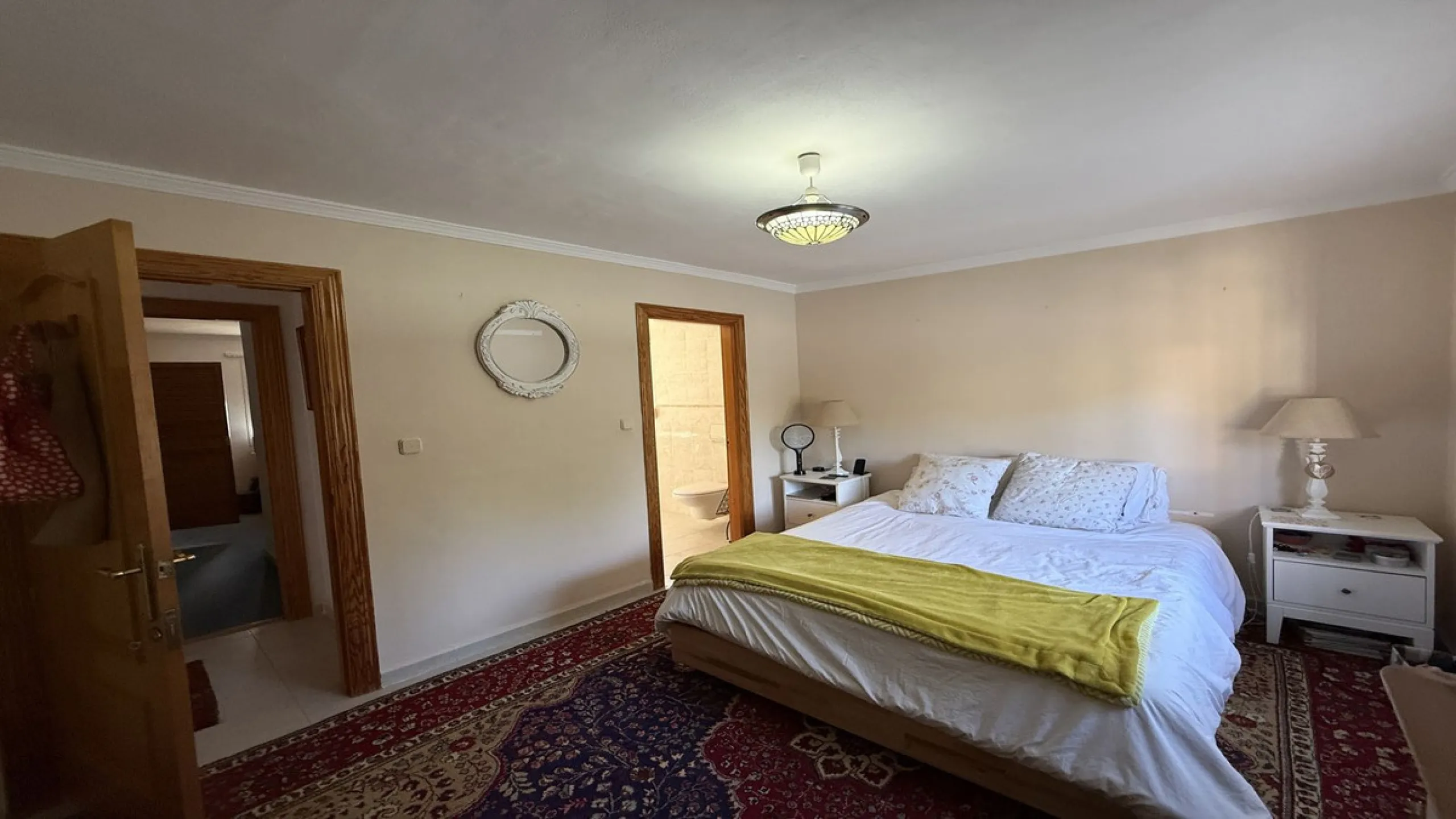 This impressive property is situated in an amazing location with views to the bay of Málaga and the Sierra de Mijas mountains.