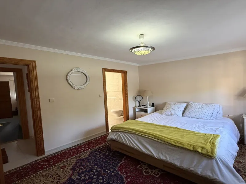 This impressive property is situated in an amazing location with views to the bay of Málaga and the Sierra de Mijas mountains.