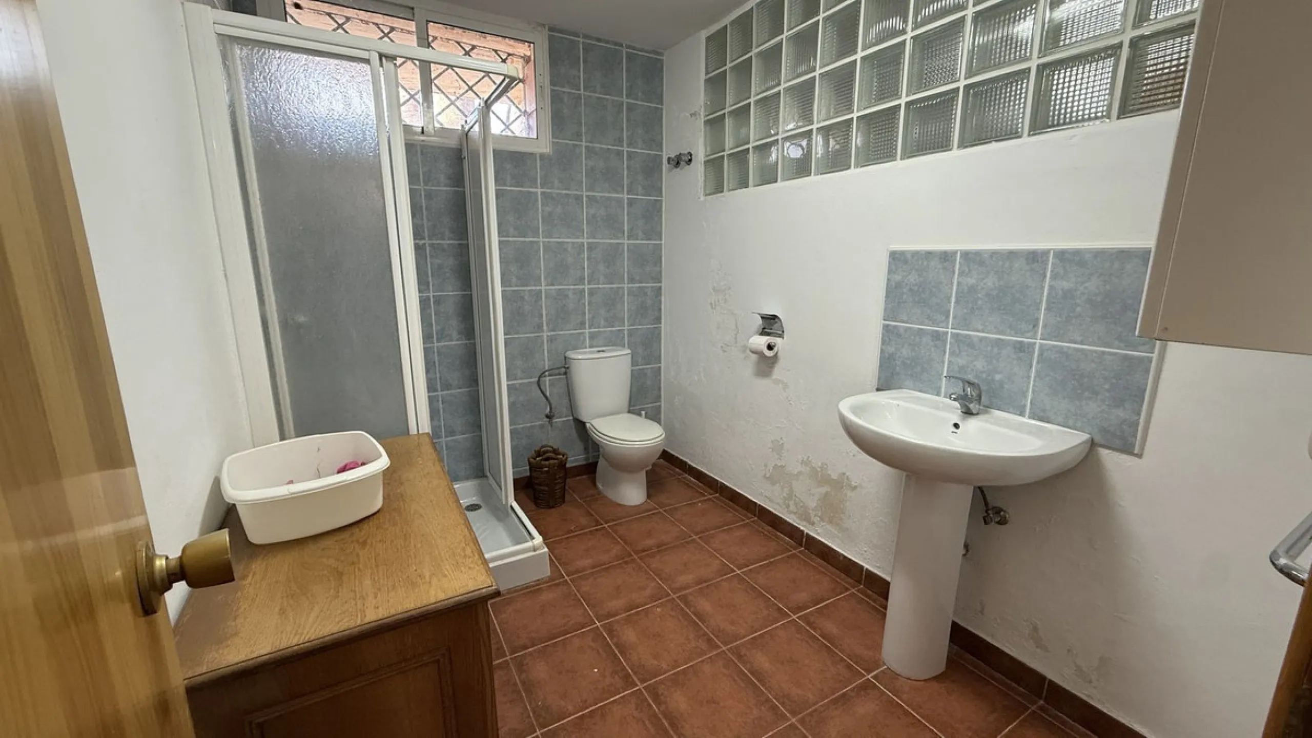 This impressive property is situated in an amazing location with views to the bay of Málaga and the Sierra de Mijas mountains.