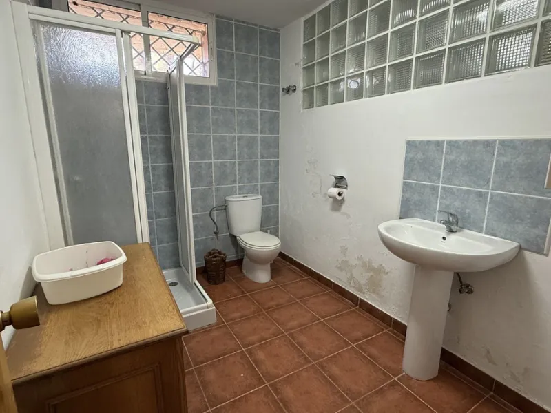This impressive property is situated in an amazing location with views to the bay of Málaga and the Sierra de Mijas mountains.