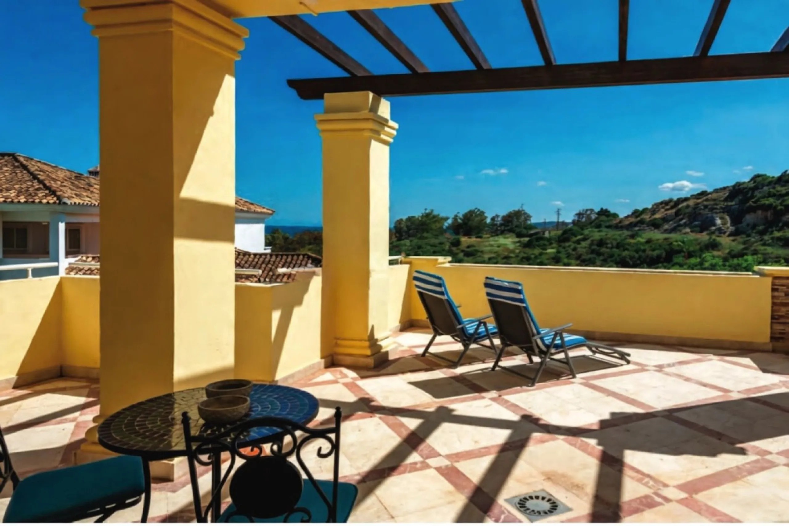 Luxury 2-Bedroom Apartment with Large Sea-View Terrace – Casares Costa