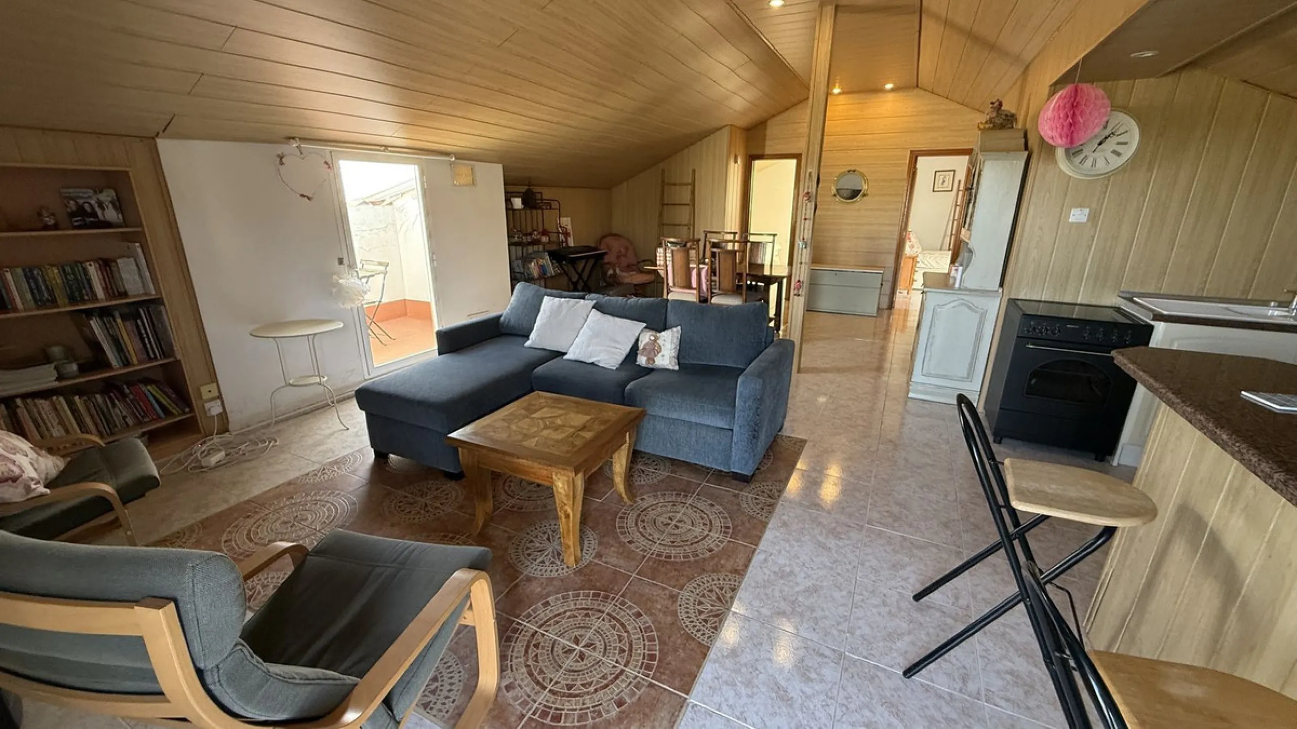 This impressive property is situated in an amazing location with views to the bay of Málaga and the Sierra de Mijas mountains.