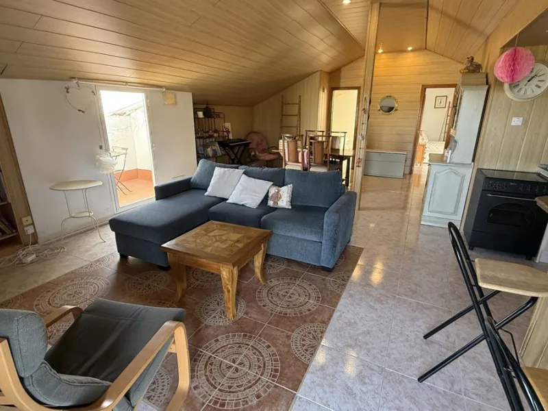 This impressive property is situated in an amazing location with views to the bay of Málaga and the Sierra de Mijas mountains.