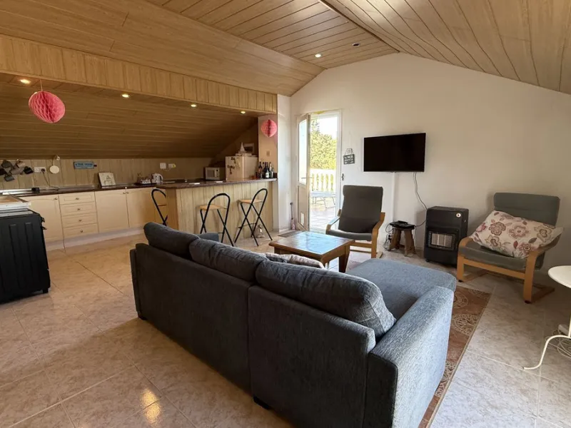 This impressive property is situated in an amazing location with views to the bay of Málaga and the Sierra de Mijas mountains.