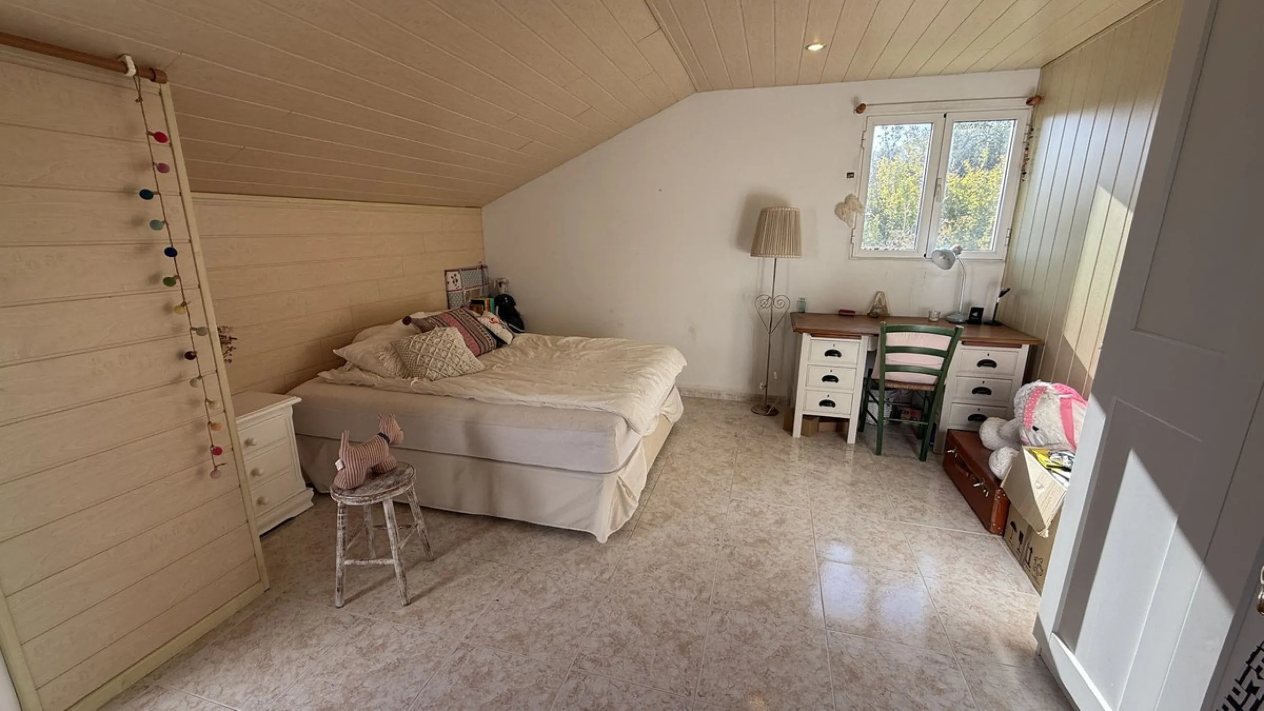 This impressive property is situated in an amazing location with views to the bay of Málaga and the Sierra de Mijas mountains.
