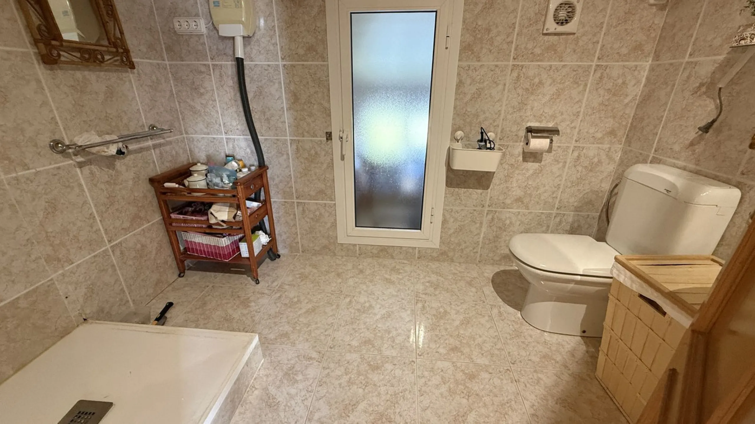 This impressive property is situated in an amazing location with views to the bay of Málaga and the Sierra de Mijas mountains.