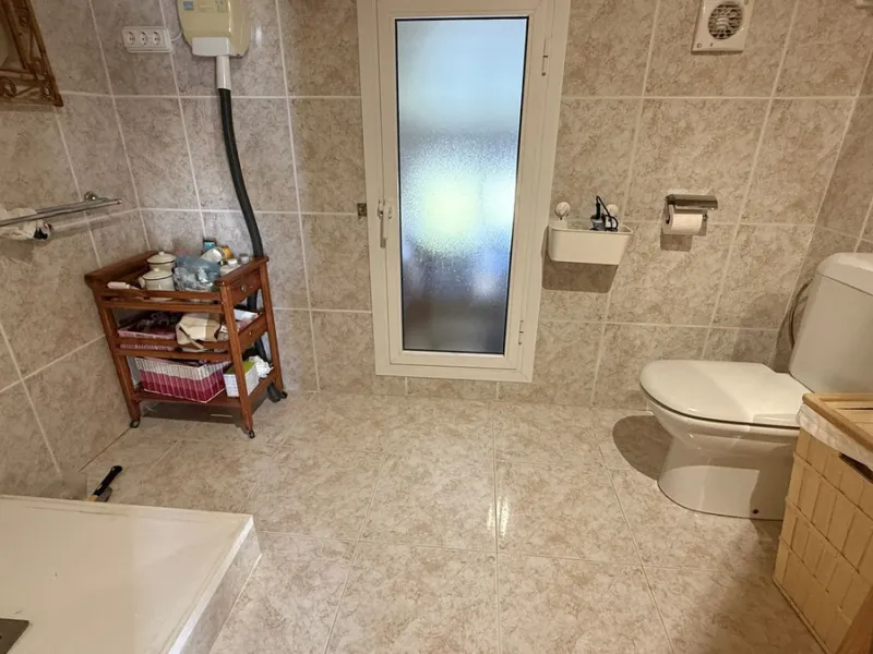 This impressive property is situated in an amazing location with views to the bay of Málaga and the Sierra de Mijas mountains.