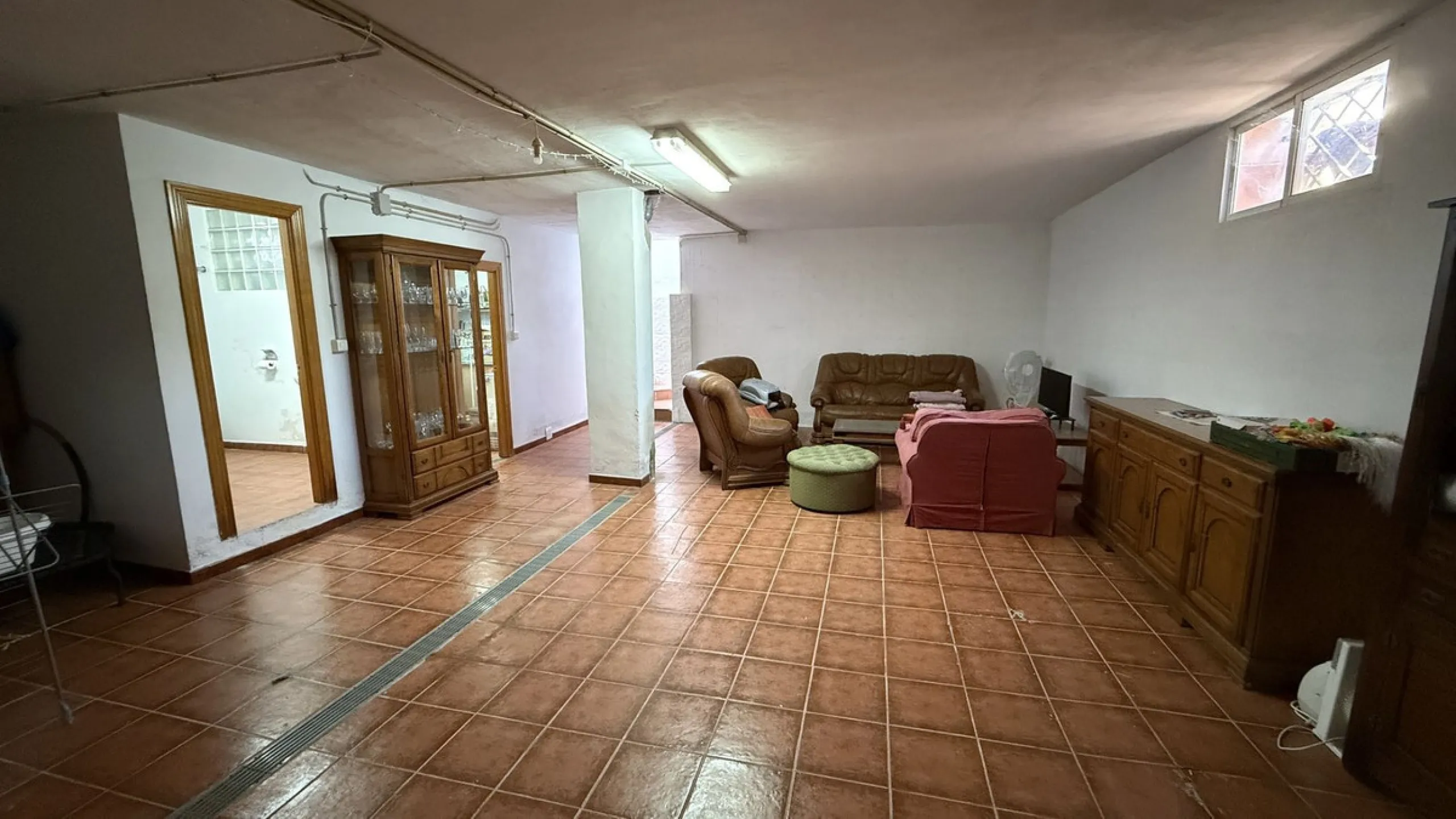 This impressive property is situated in an amazing location with views to the bay of Málaga and the Sierra de Mijas mountains.