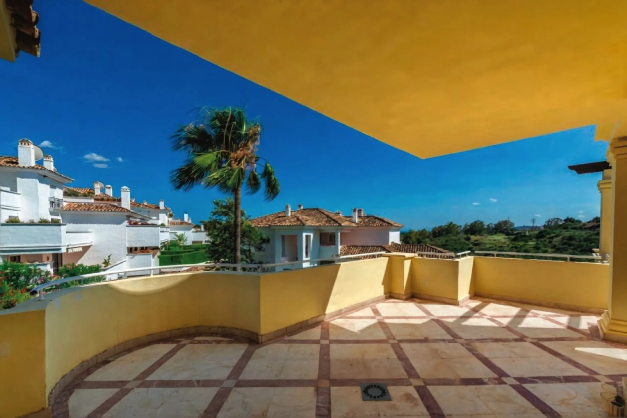 Luxury 2-Bedroom Apartment with Large Sea-View Terrace – Casares Costa