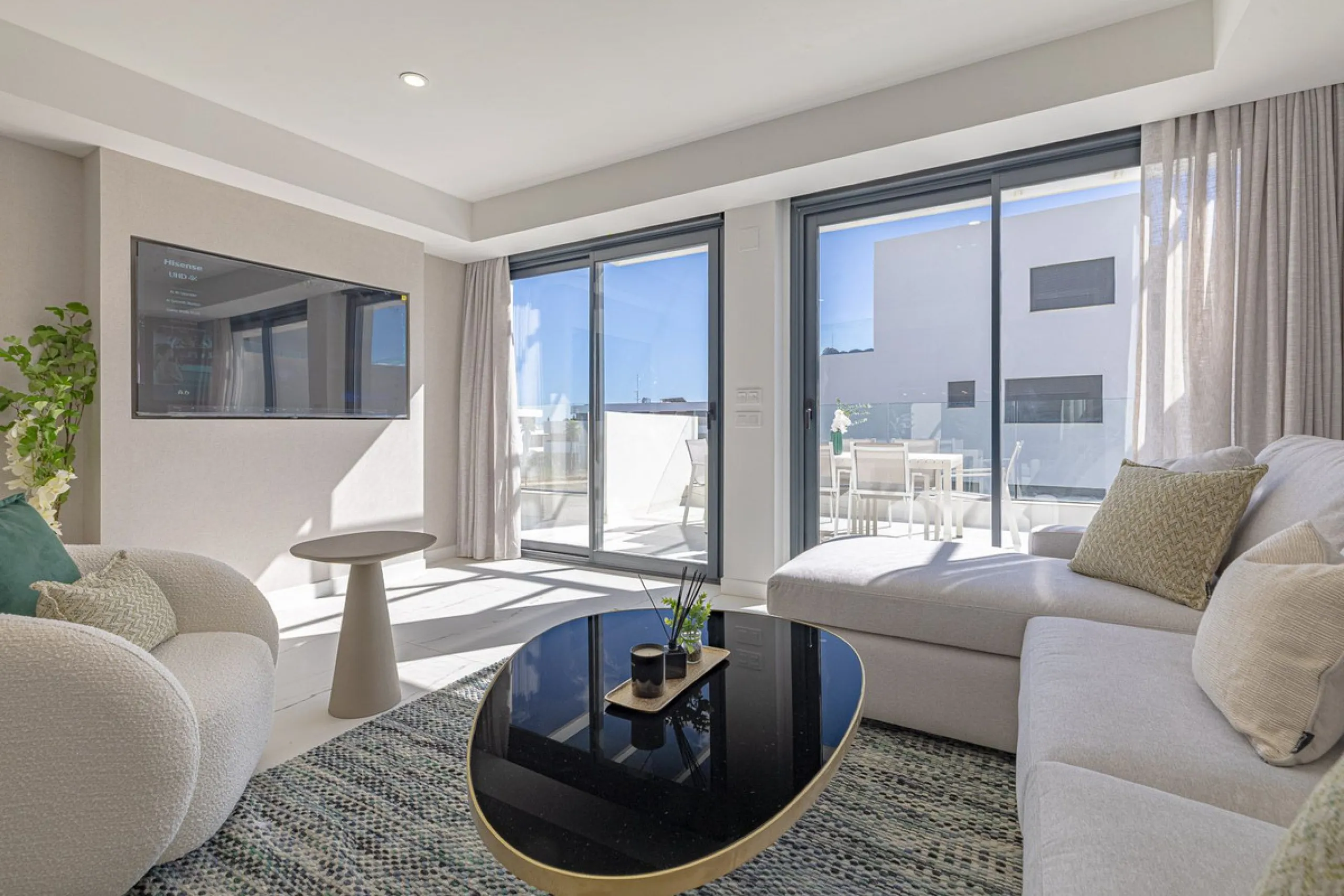 For sale: a stunning brand-new apartment, never lived in, offering a privileged location with beautiful sea views.