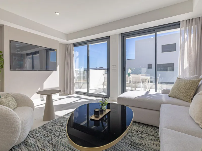 For sale: a stunning brand-new apartment, never lived in, offering a privileged location with beautiful sea views.