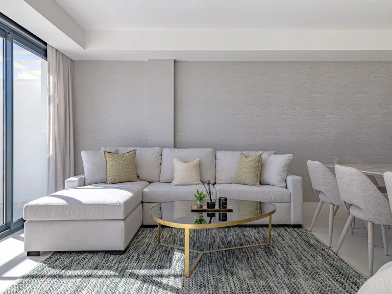 For sale: a stunning brand-new apartment, never lived in, offering a privileged location with beautiful sea views.