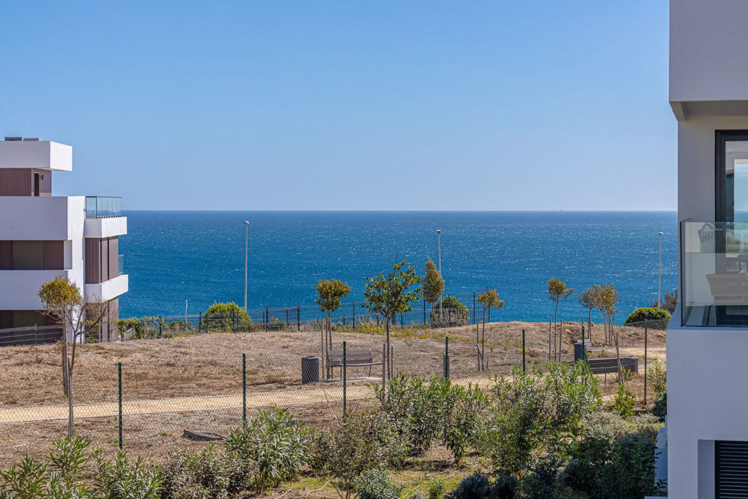 For sale: a stunning brand-new apartment, never lived in, offering a privileged location with beautiful sea views.
