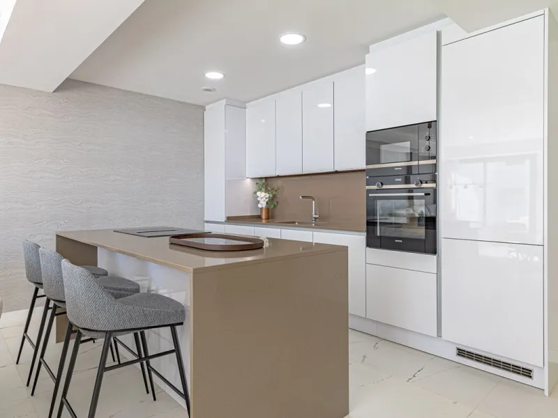 For sale: a stunning brand-new apartment, never lived in, offering a privileged location with beautiful sea views.