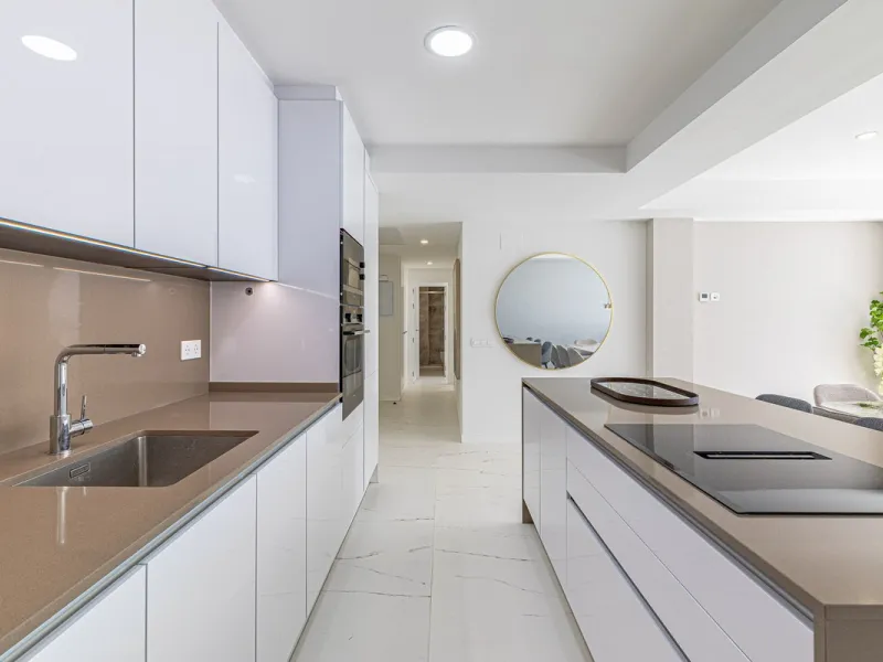 For sale: a stunning brand-new apartment, never lived in, offering a privileged location with beautiful sea views.