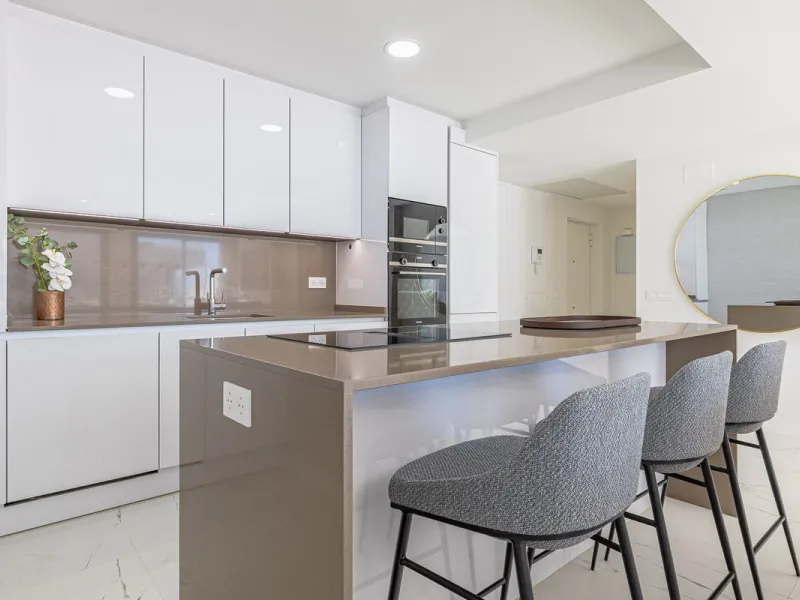 For sale: a stunning brand-new apartment, never lived in, offering a privileged location with beautiful sea views.