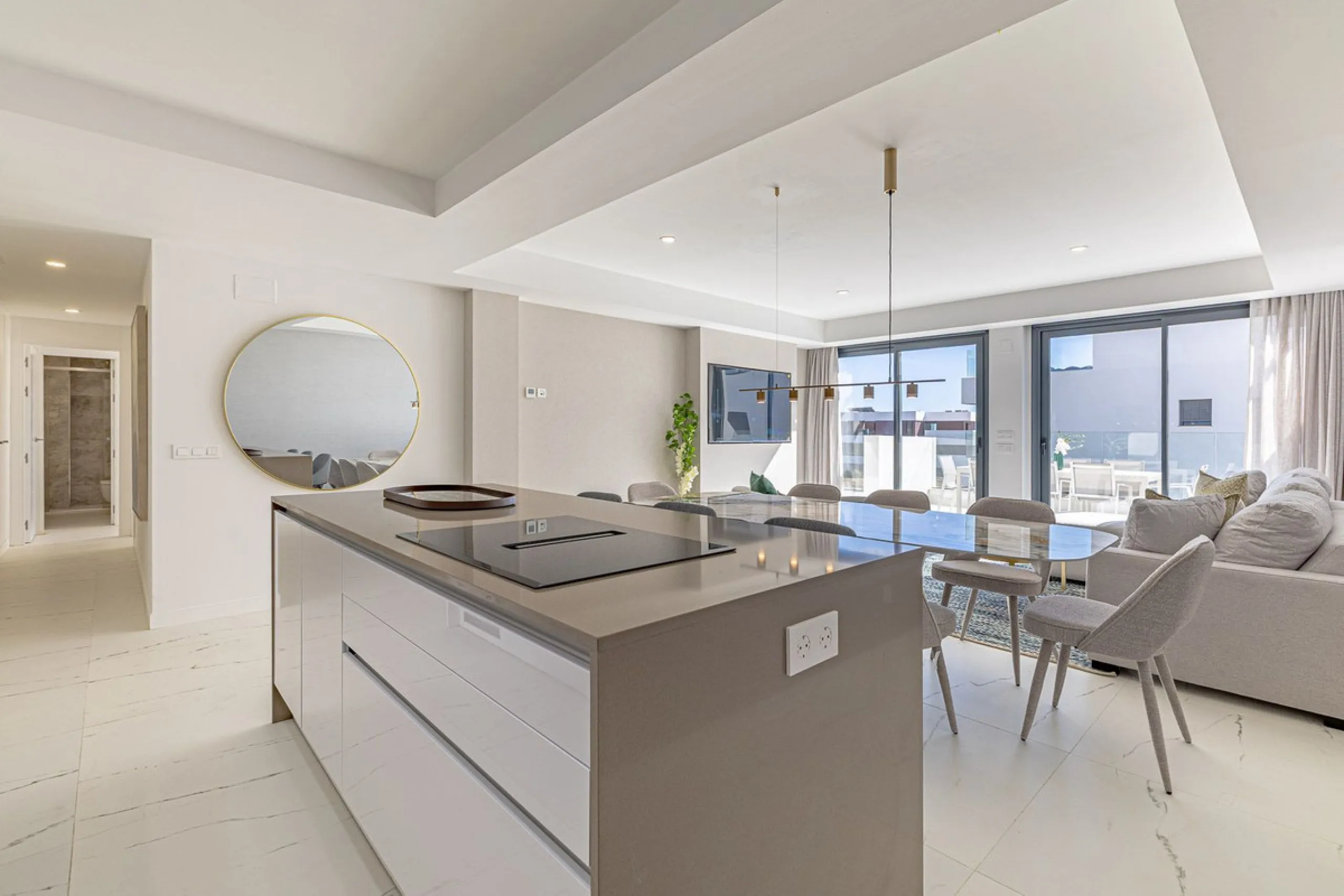For sale: a stunning brand-new apartment, never lived in, offering a privileged location with beautiful sea views.
