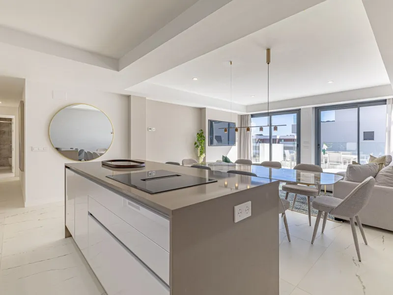 For sale: a stunning brand-new apartment, never lived in, offering a privileged location with beautiful sea views.