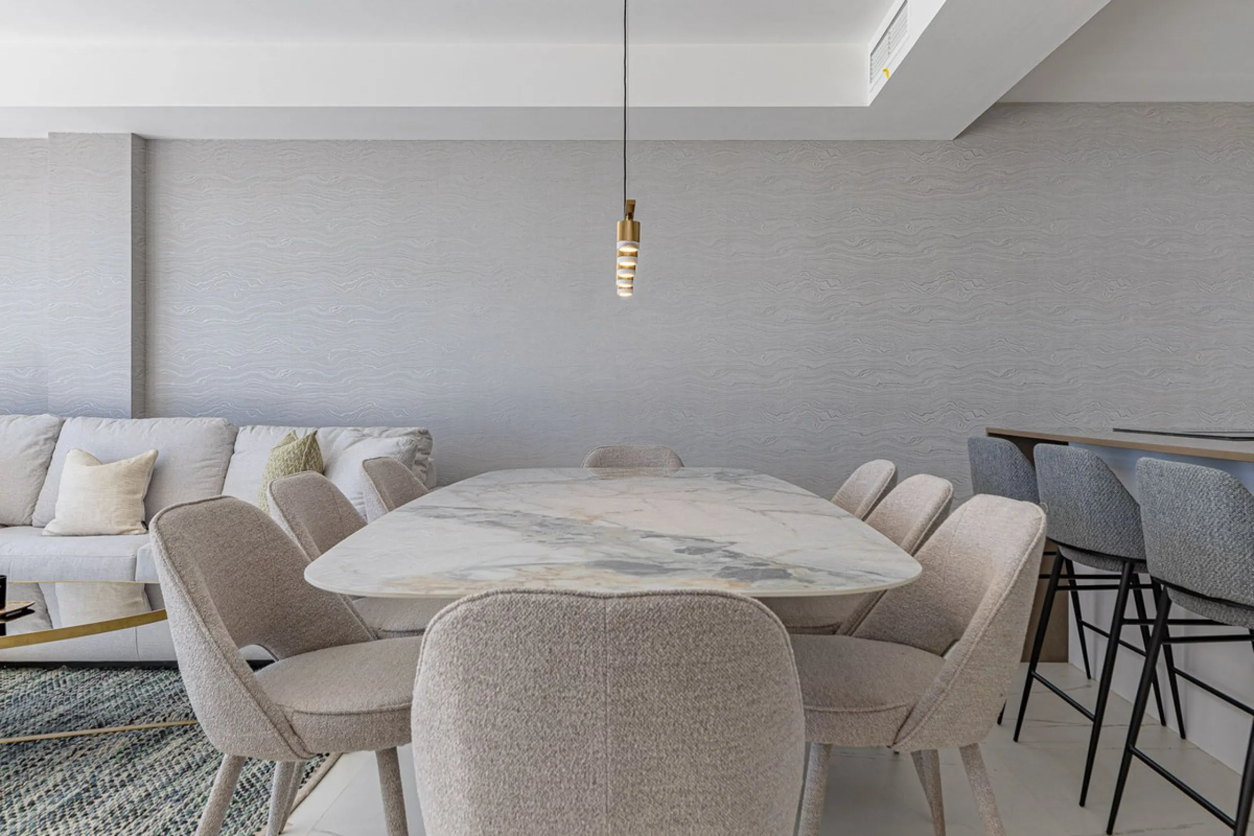 For sale: a stunning brand-new apartment, never lived in, offering a privileged location with beautiful sea views.