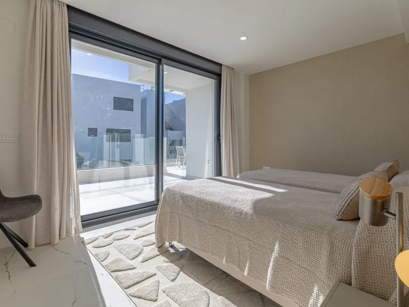 For sale: a stunning brand-new apartment, never lived in, offering a privileged location with beautiful sea views.