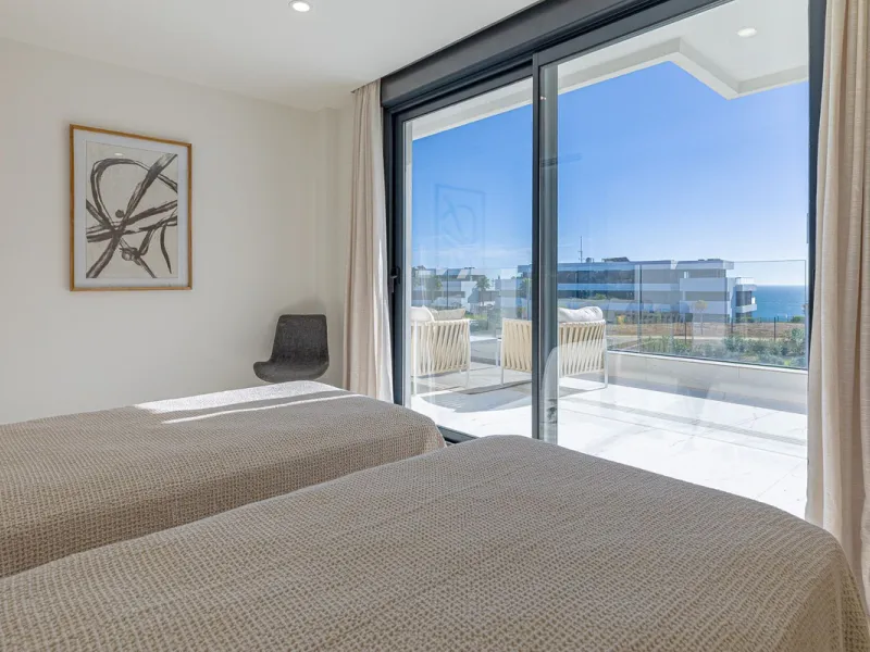 For sale: a stunning brand-new apartment, never lived in, offering a privileged location with beautiful sea views.