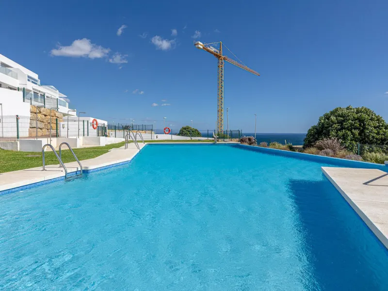 For sale: a stunning brand-new apartment, never lived in, offering a privileged location with beautiful sea views.