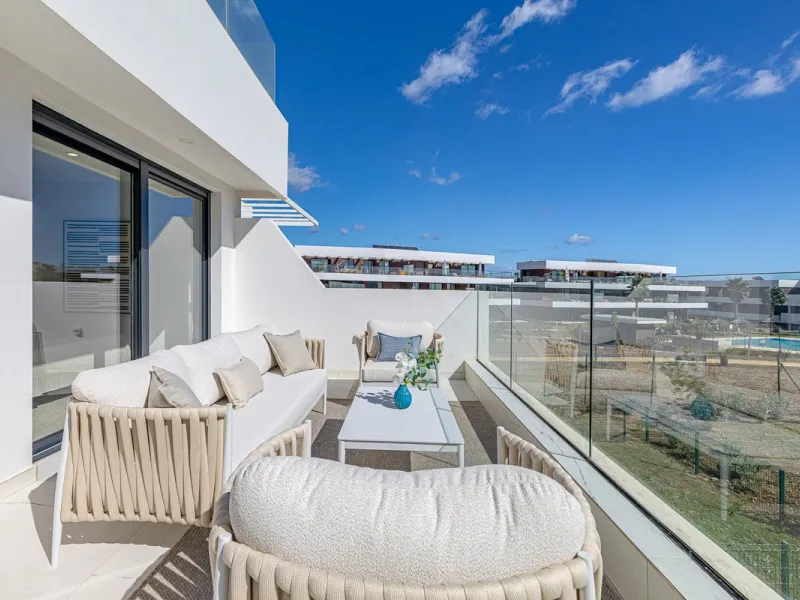 For sale: a stunning brand-new apartment, never lived in, offering a privileged location with beautiful sea views.