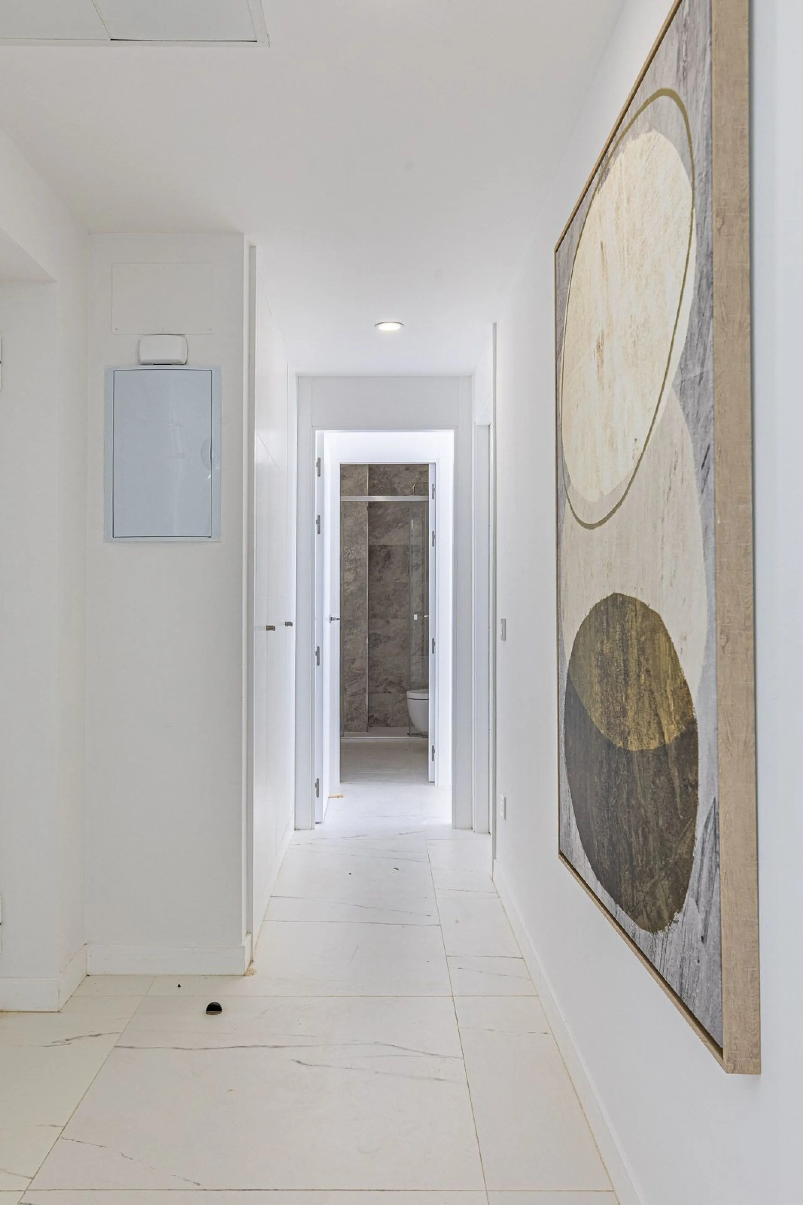 For sale: a stunning brand-new apartment, never lived in, offering a privileged location with beautiful sea views.