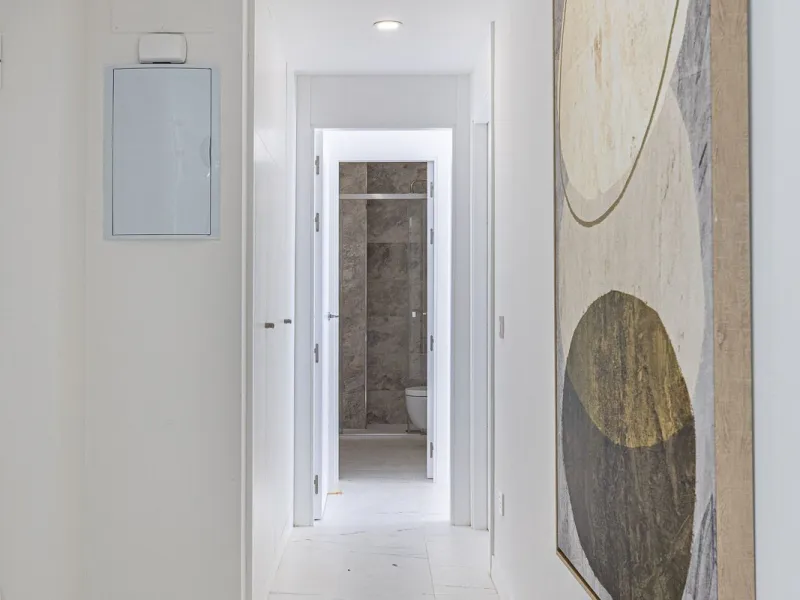 For sale: a stunning brand-new apartment, never lived in, offering a privileged location with beautiful sea views.