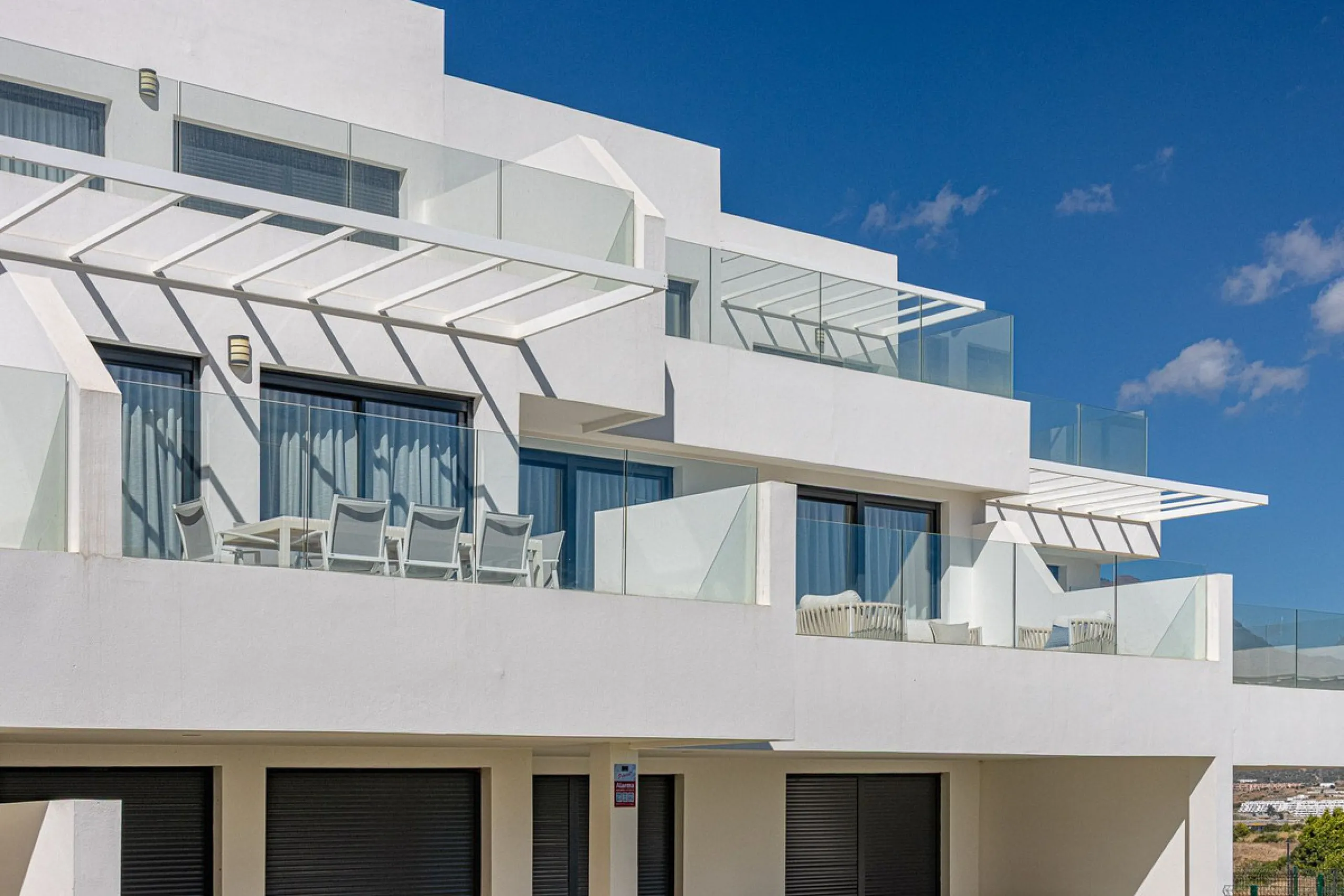 For sale: a stunning brand-new apartment, never lived in, offering a privileged location with beautiful sea views.