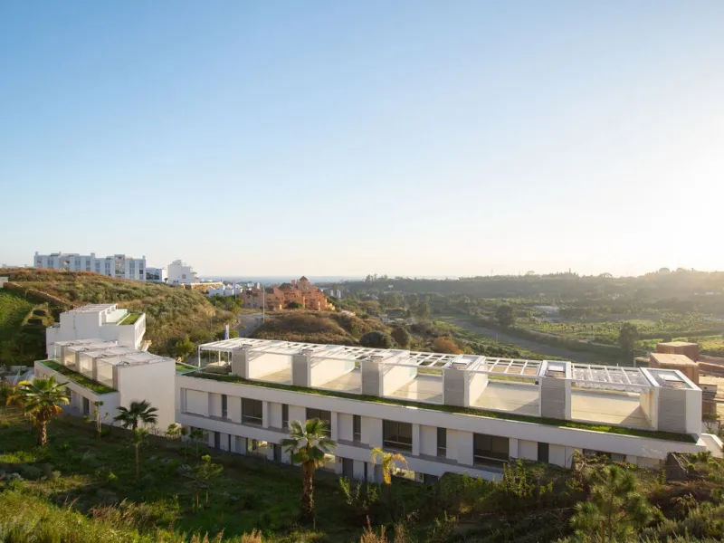 The fashionable townhouses of Oceana Collection are split over three levels and offer an open plan design full of natural light. The living area is spacious with a fully fitted kitchen and elegant lounge and dining area all benefiting from a bright sunlit