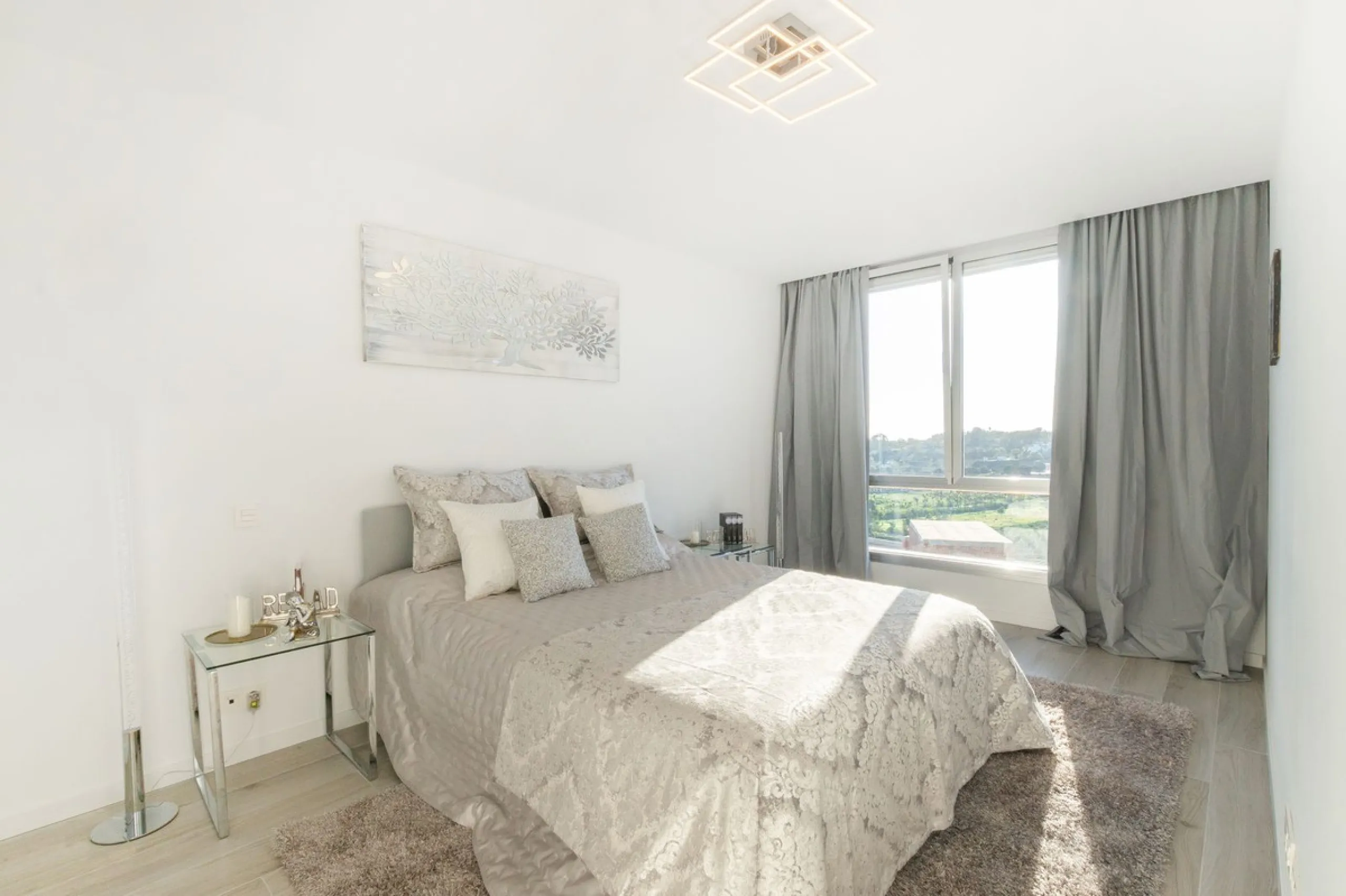 The fashionable townhouses of Oceana Collection are split over three levels and offer an open plan design full of natural light. The living area is spacious with a fully fitted kitchen and elegant lounge and dining area all benefiting from a bright sunlit