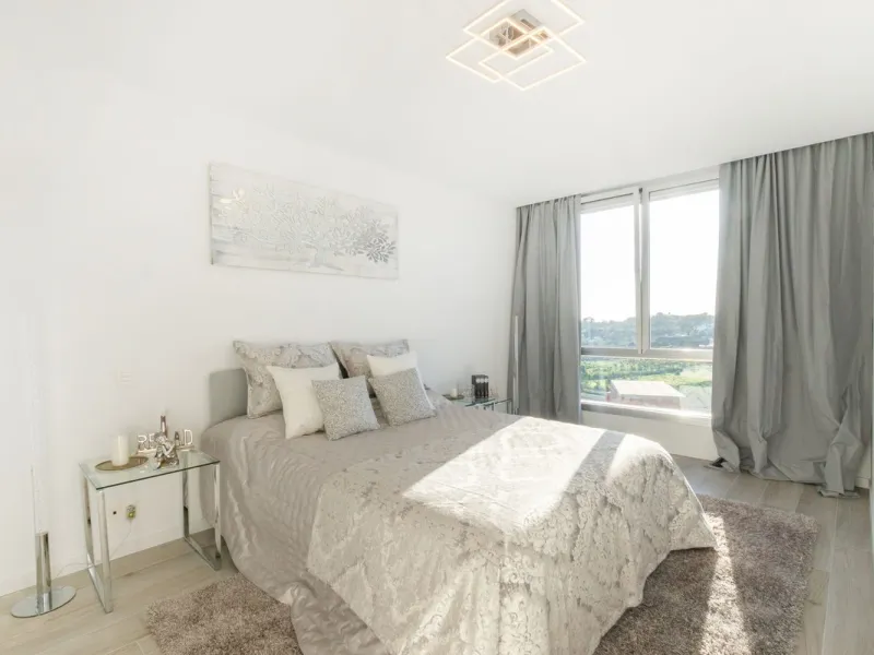 The fashionable townhouses of Oceana Collection are split over three levels and offer an open plan design full of natural light. The living area is spacious with a fully fitted kitchen and elegant lounge and dining area all benefiting from a bright sunlit