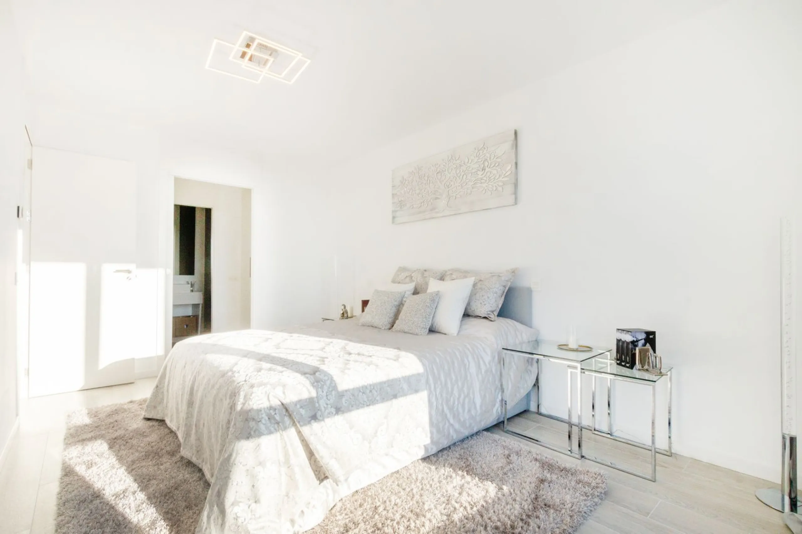 The fashionable townhouses of Oceana Collection are split over three levels and offer an open plan design full of natural light. The living area is spacious with a fully fitted kitchen and elegant lounge and dining area all benefiting from a bright sunlit