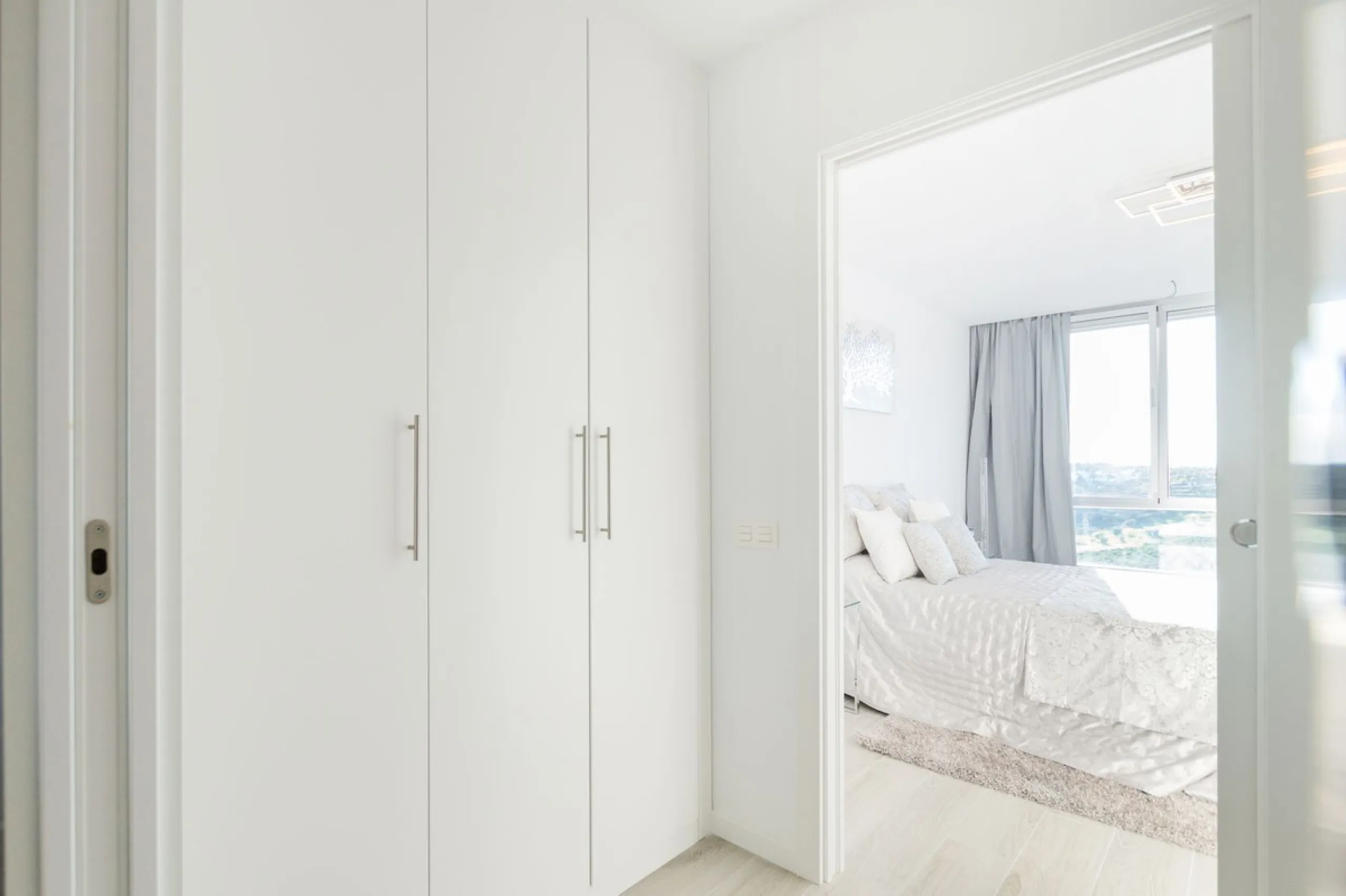 The fashionable townhouses of Oceana Collection are split over three levels and offer an open plan design full of natural light. The living area is spacious with a fully fitted kitchen and elegant lounge and dining area all benefiting from a bright sunlit