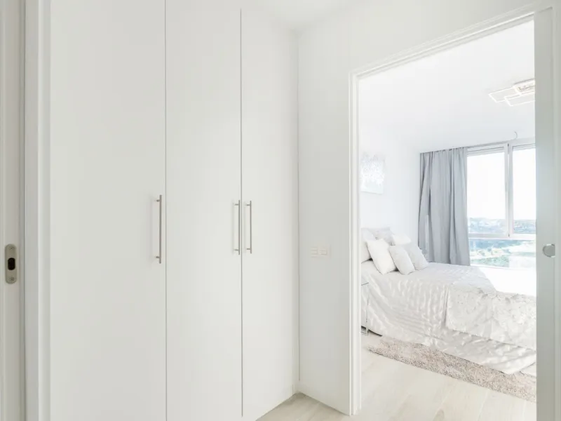 The fashionable townhouses of Oceana Collection are split over three levels and offer an open plan design full of natural light. The living area is spacious with a fully fitted kitchen and elegant lounge and dining area all benefiting from a bright sunlit