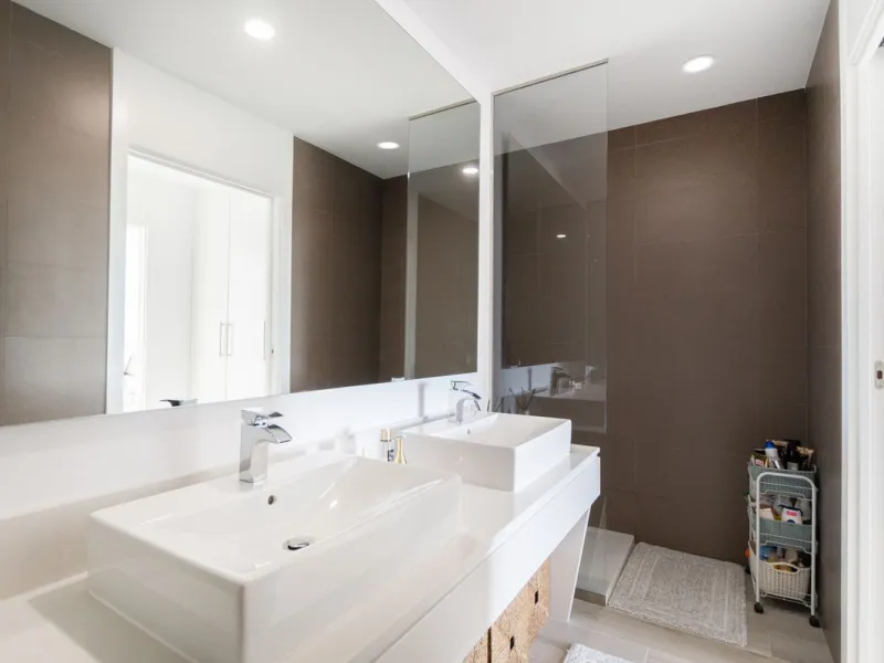 The fashionable townhouses of Oceana Collection are split over three levels and offer an open plan design full of natural light. The living area is spacious with a fully fitted kitchen and elegant lounge and dining area all benefiting from a bright sunlit