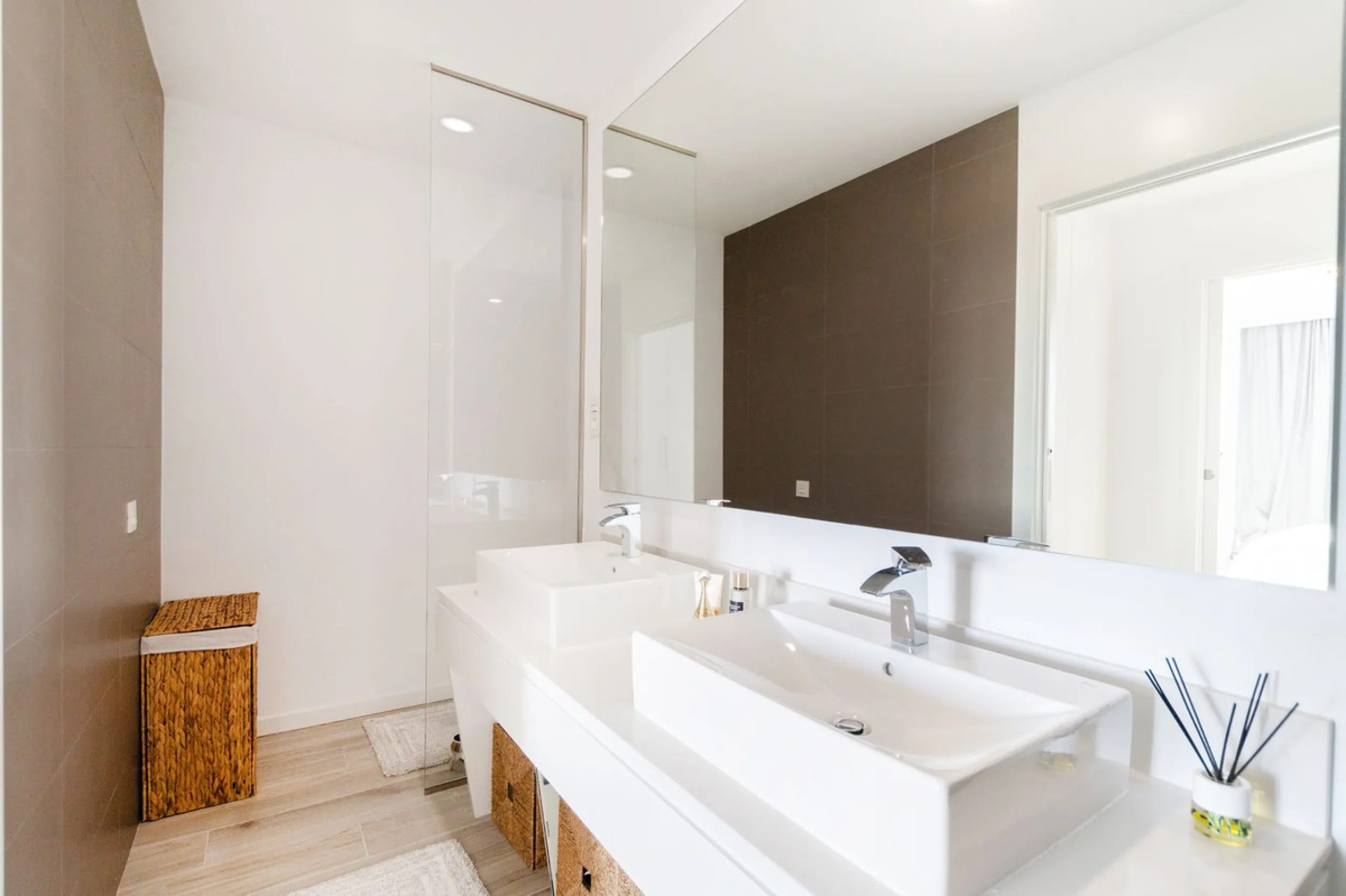 The fashionable townhouses of Oceana Collection are split over three levels and offer an open plan design full of natural light. The living area is spacious with a fully fitted kitchen and elegant lounge and dining area all benefiting from a bright sunlit