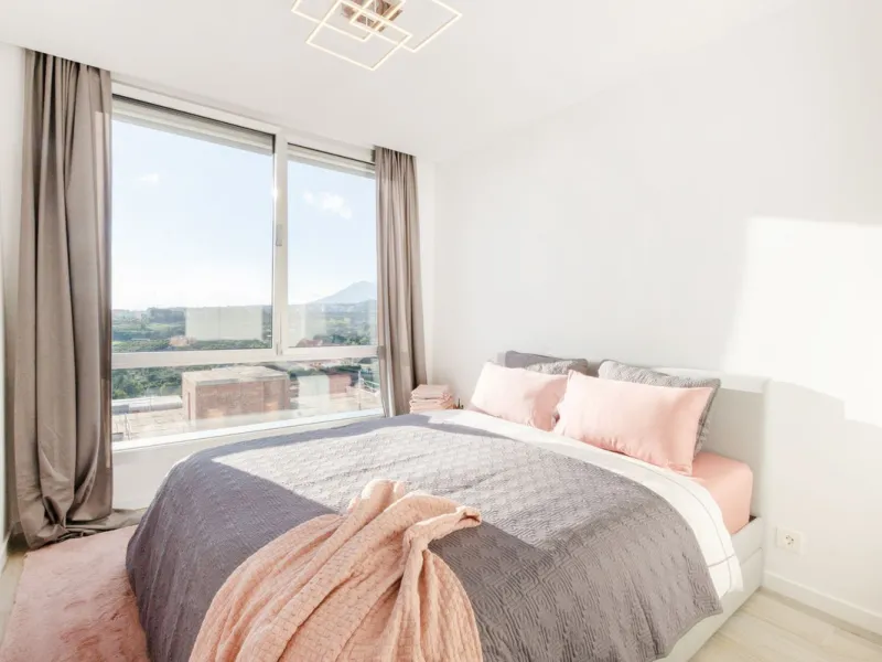 The fashionable townhouses of Oceana Collection are split over three levels and offer an open plan design full of natural light. The living area is spacious with a fully fitted kitchen and elegant lounge and dining area all benefiting from a bright sunlit