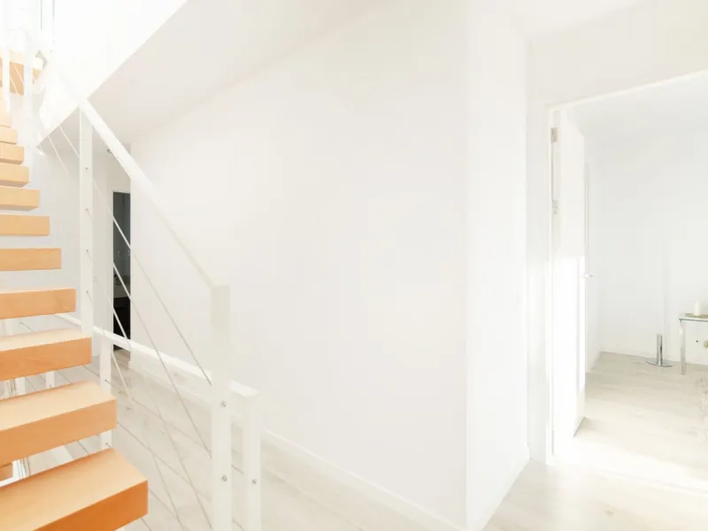 The fashionable townhouses of Oceana Collection are split over three levels and offer an open plan design full of natural light. The living area is spacious with a fully fitted kitchen and elegant lounge and dining area all benefiting from a bright sunlit